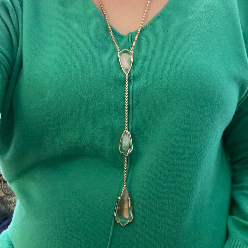 Kendra Scott necklace